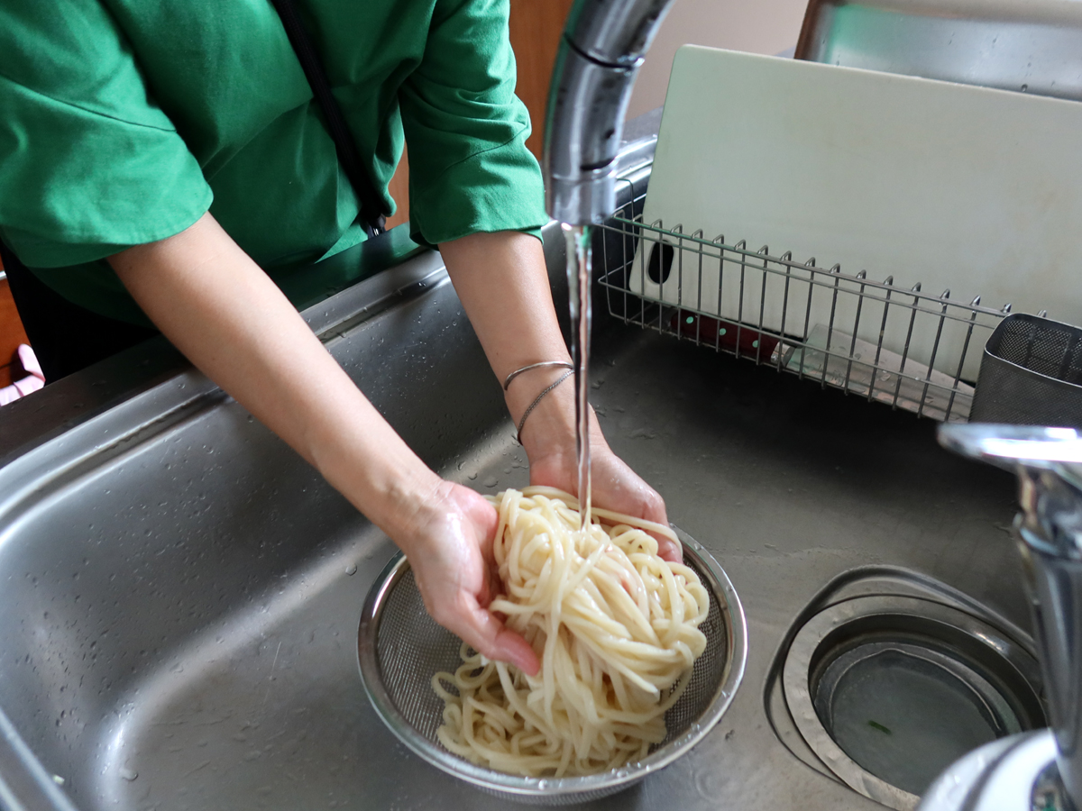 冷水で素早くもみ洗い