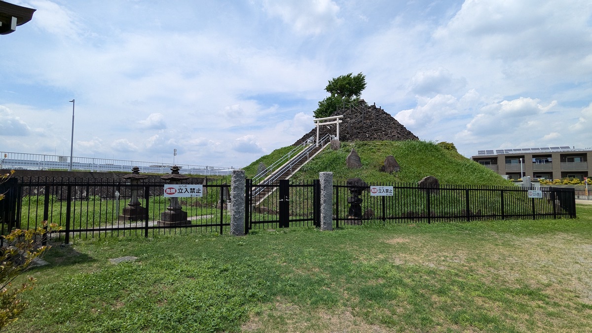 その威容に圧倒されること間違いなし！飯塚富士神社の飯塚富士【プロハイカー斉藤正史のTOKYO山頂ガイド File.87】