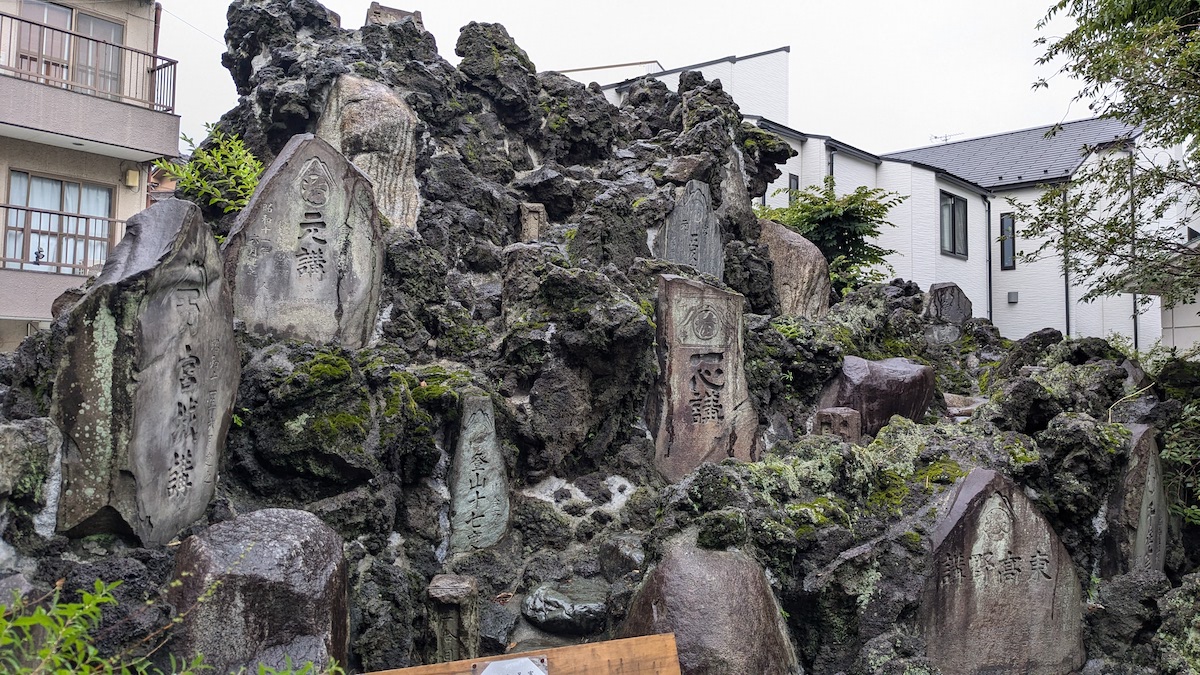 年に一度だけ山開きが行われる足立区・千住富士と千住神社へ【プロハイカー斉藤正史のTOKYO山頂ガイド File.90】