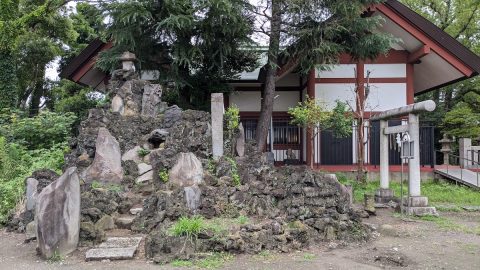 何度も移築されながらも立派な姿を留める大川町氷川神社の大川富士【プロハイカー斉藤正史のTOKYO山頂ガイド File.91】