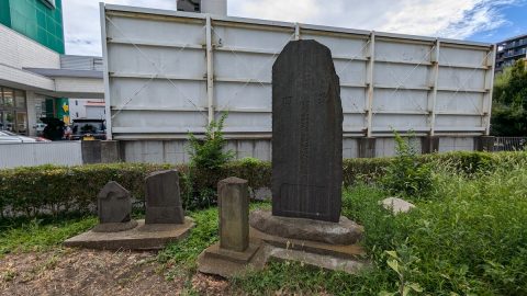 足立区・西新井富士痕跡の溶岩を目にし、ありし日の姿に思いを馳せる【プロハイカー斉藤正史のTOKYO山頂ガイド File.98】