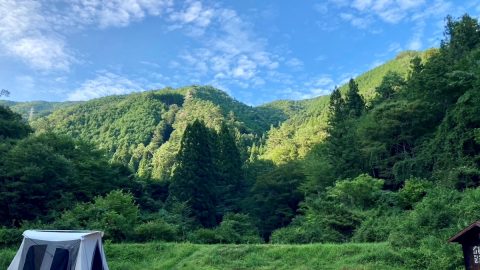 ヨットで世界を旅する家族、日本寄港中に人気の貸し切り専門『奥ノ田ヒルズ キャンプ場』へ！