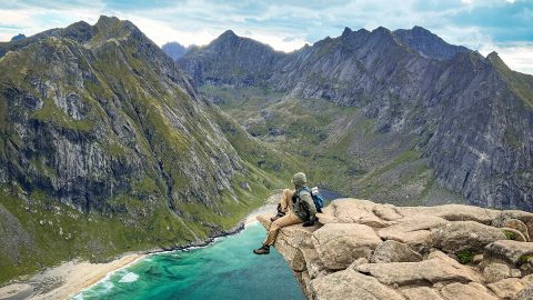 “海に浮かぶアルプス”を気軽に楽しめるノルウェー・ロフォーテン諸島のおすすめトレイル3選