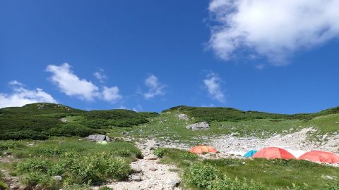 山小屋泊かテント泊か？泊まり登山で悩みがちな宿泊方法の選び方とそれぞれの魅力を解説