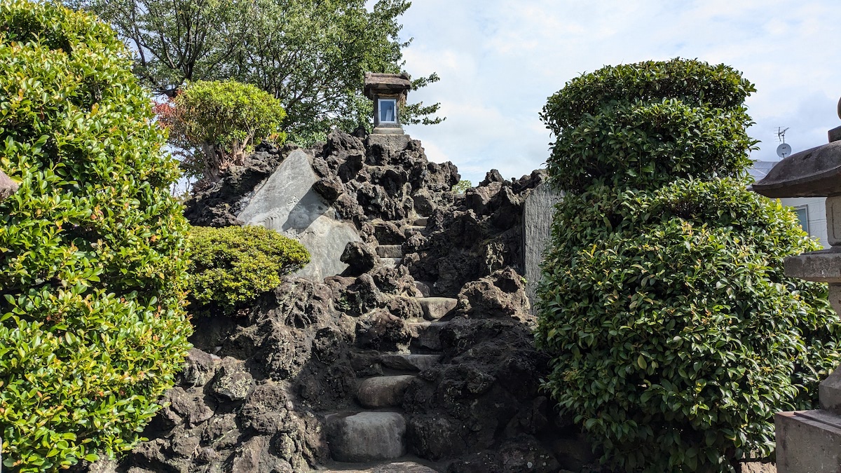 花畑浅間神社の花又富士と途中で出合った富士塚【プロハイカー斉藤正史のTOKYO山頂ガイド File.101】