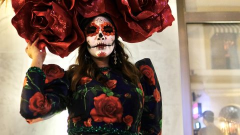 ヨットで旅してメキシコへ！「死者の日」は最高にカラフルな祭りだった