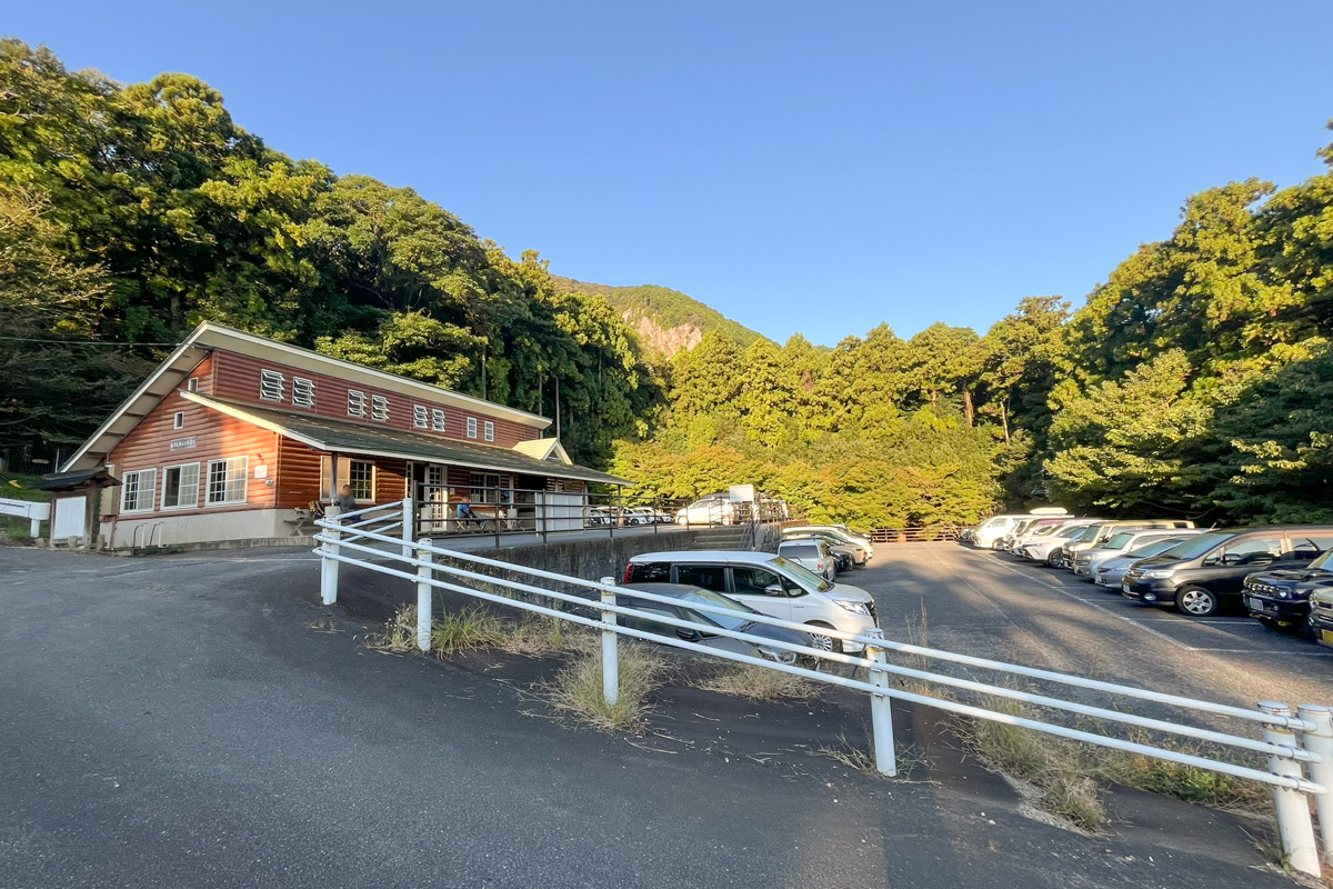 藤原岳登山口駐車場