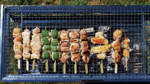 美味しい焼き鳥の作り方！100年続く老舗とりやが「丸鶏をさばく」ところから伝授