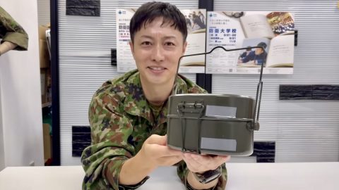 市販品と自衛隊使用の飯盒、違いはどこにある？【自衛隊出身芸人トッカグン小野寺の極上サバイバル飯・番外編2】