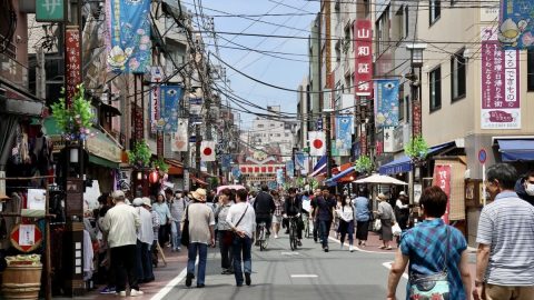 中山道を歩いて“おばあちゃんの原宿”へ。昼ビールも歩き旅ならではの楽しみ