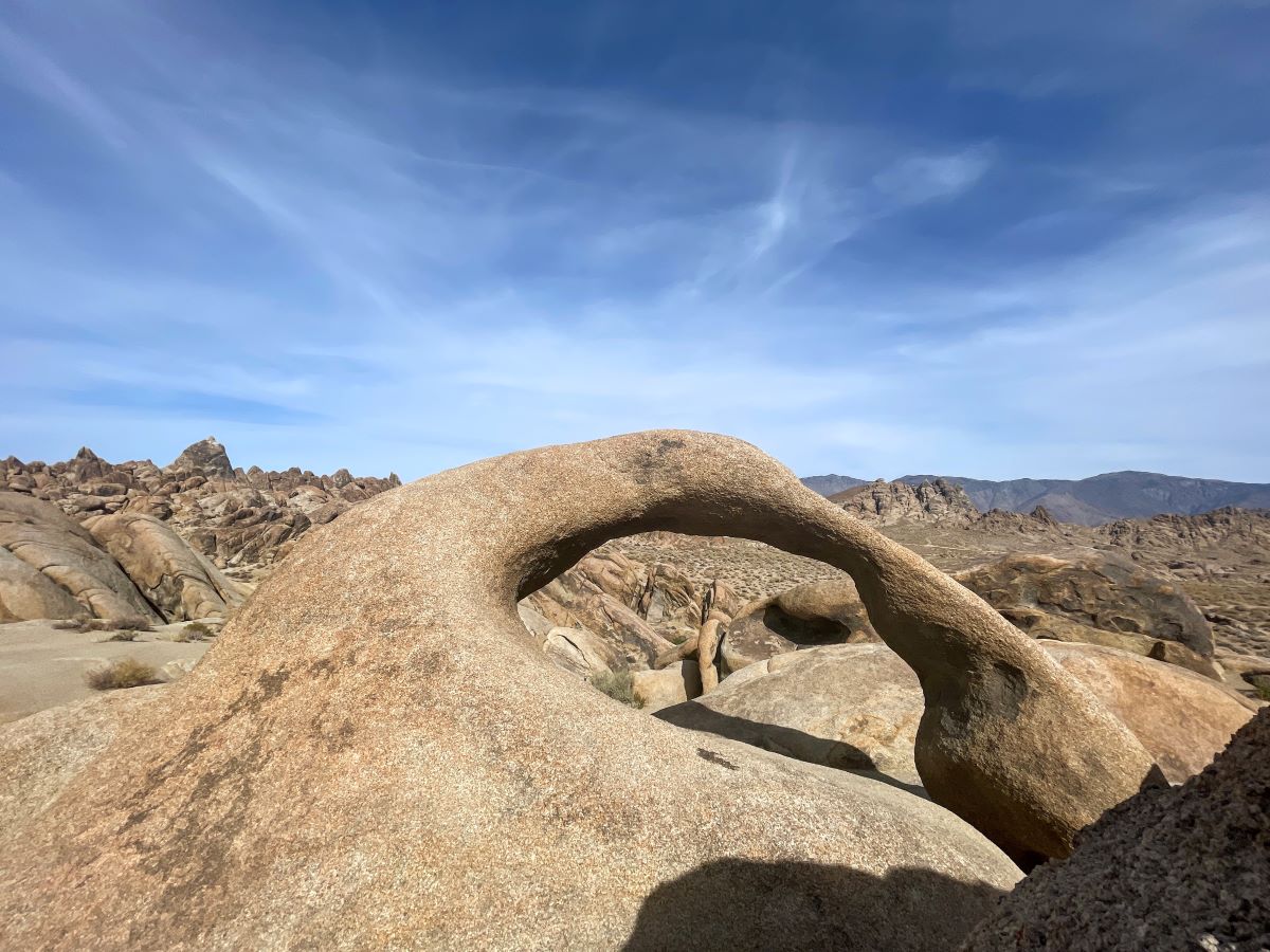 アメリカ・カリフォルニア最も奇妙な風景が広がる「アラバマ・ヒルズ」を歩いてみた