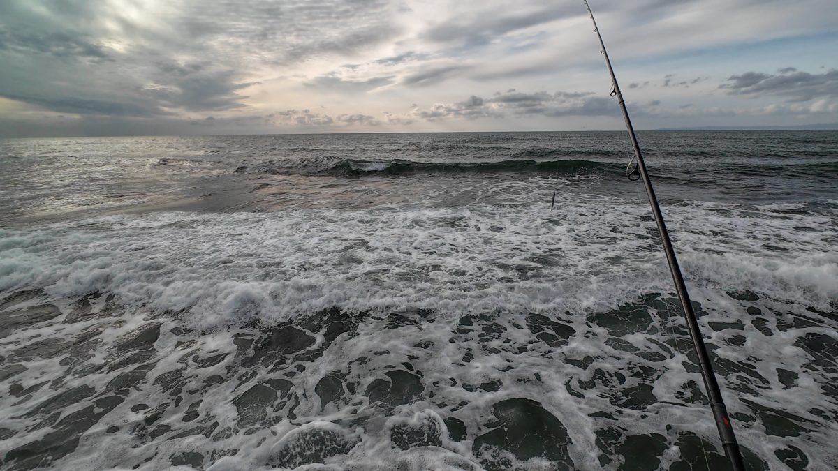 海と釣り竿