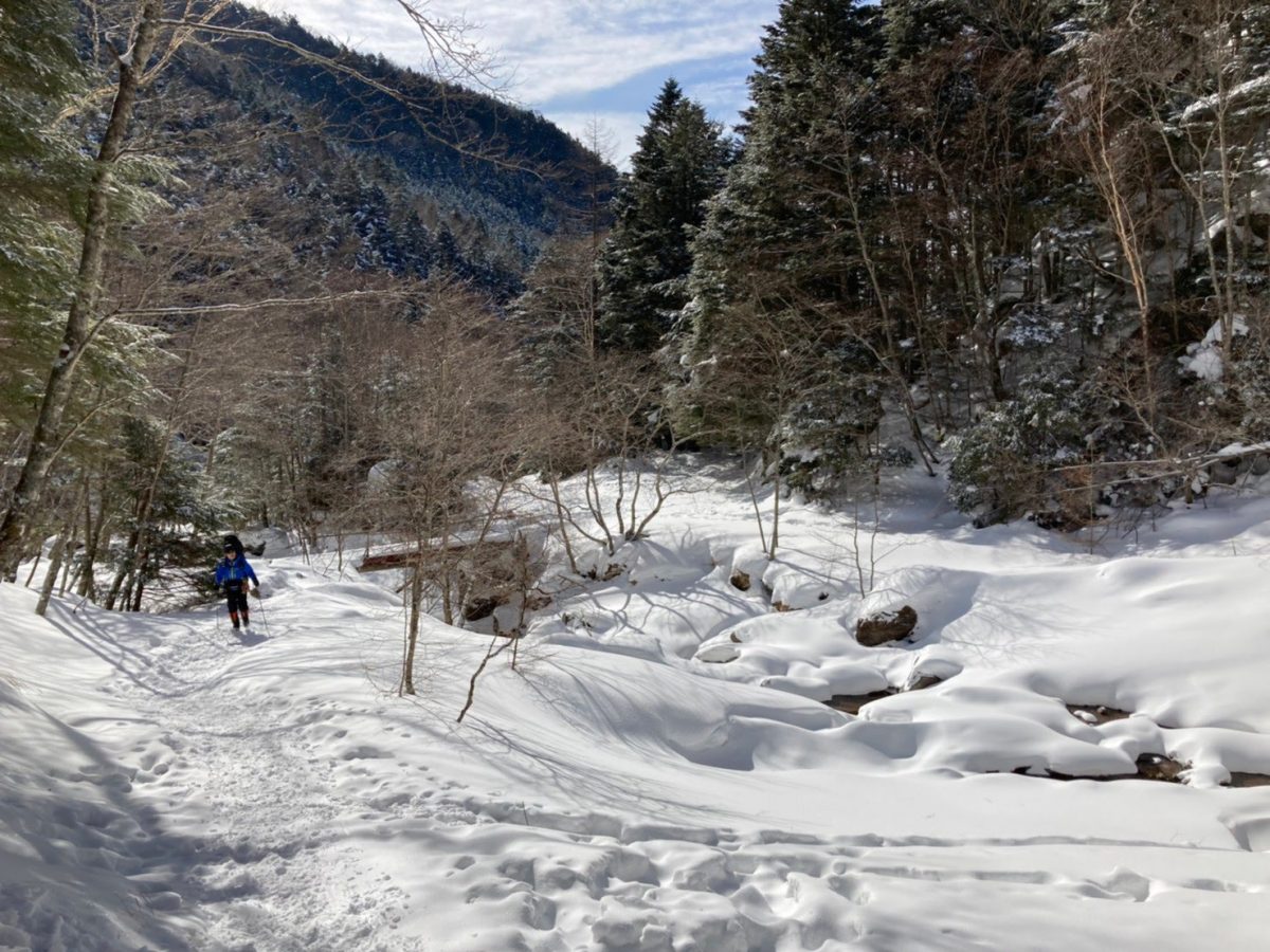 冬の登山道