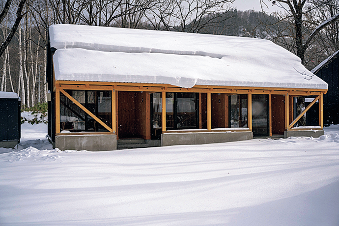 雪が積もった施設