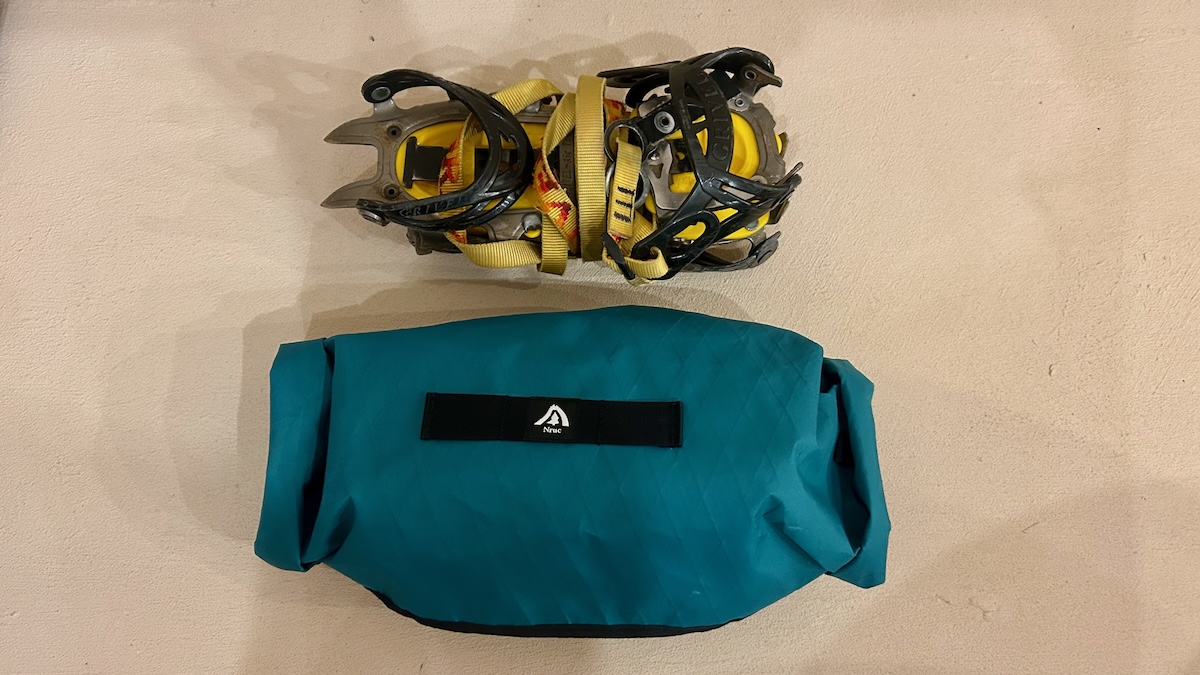 使いやすいと噂のヌルクのアイゼンケース「ZEON SACK」を雪山で履いてみたぞ！