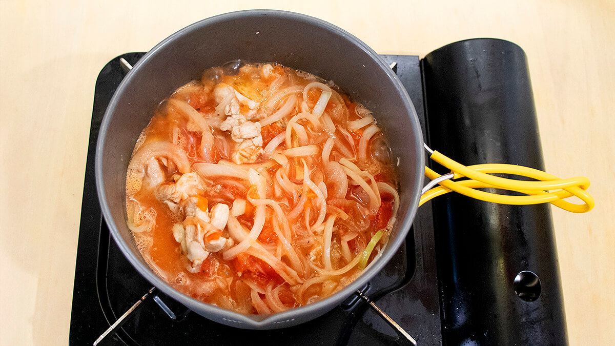 調味料を加えて煮る