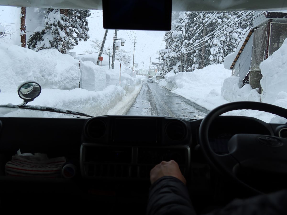 湿った雪質で車体がドロドロに